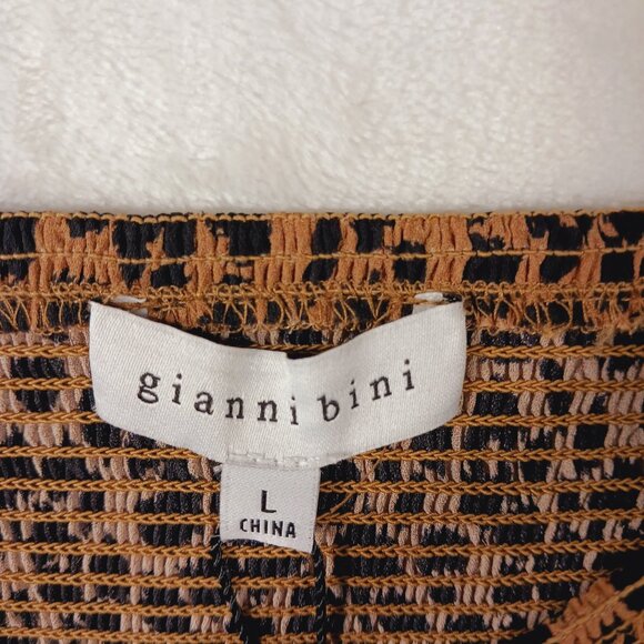 Gianni Bini, NWT Leopard Print Top, Size Large, Smocked Bodice & Sleeve Cuffs - Picture 2 of 16